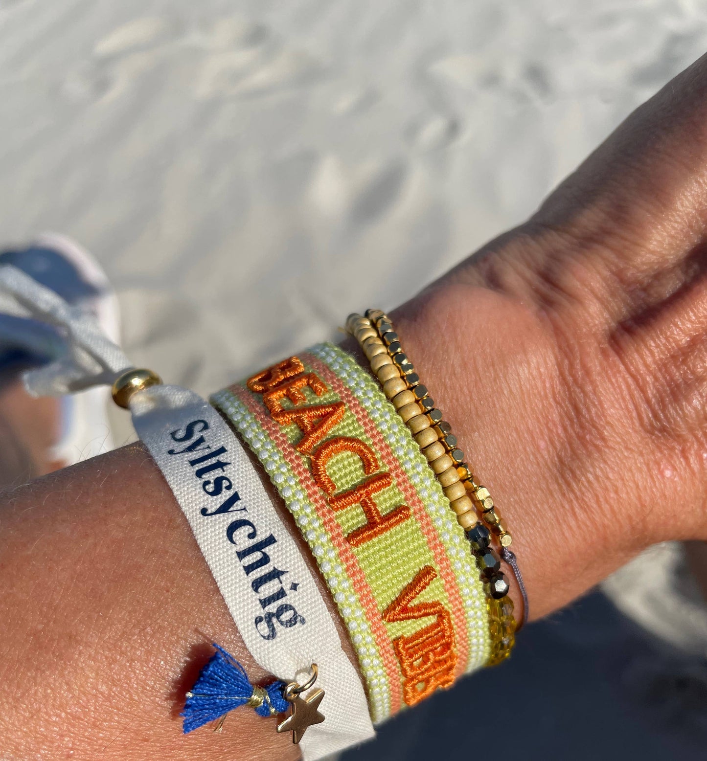 BEACH VIBES Statement Armband gewebt, bestickt