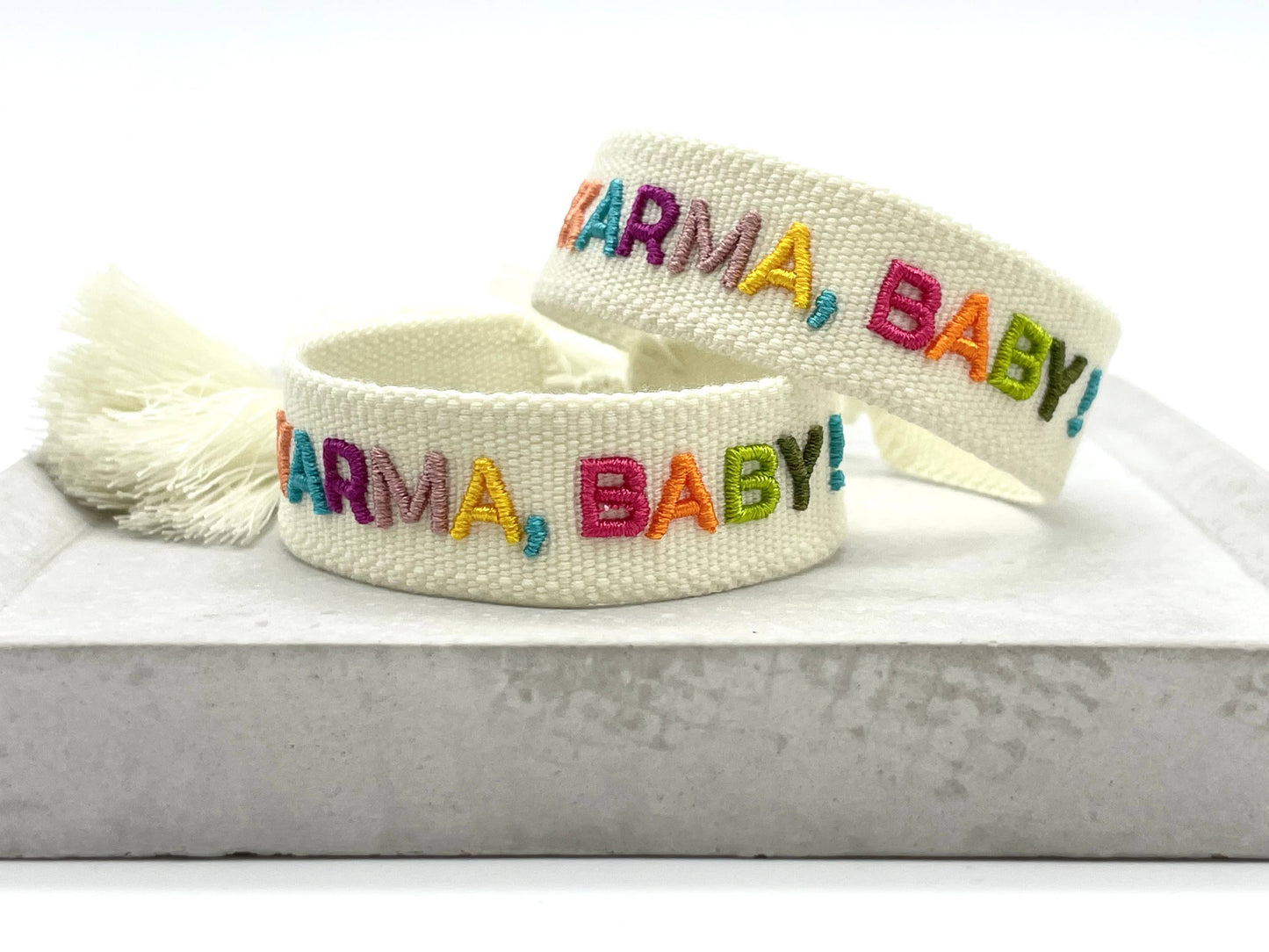 KARMA, BABY! Statement Armband gewebt, bestickt