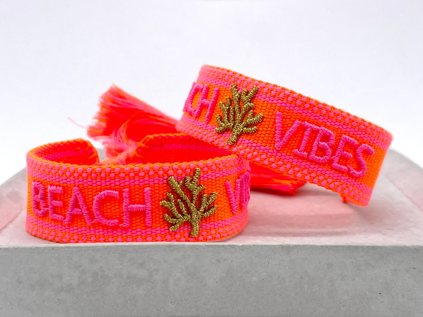 BEACH VIBES Statement Armband gewebt, bestickt