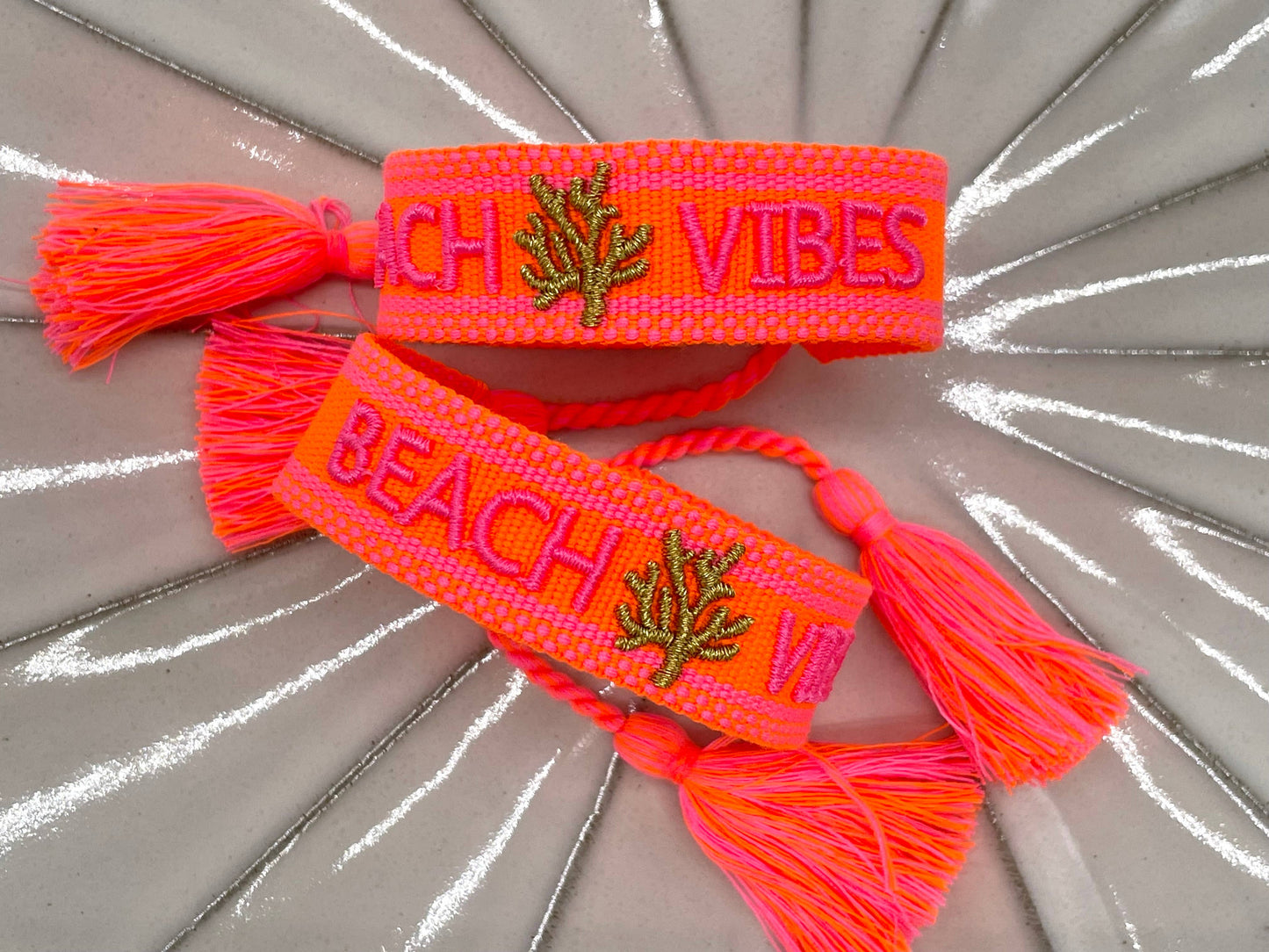 BEACH VIBES Statement Armband gewebt, bestickt