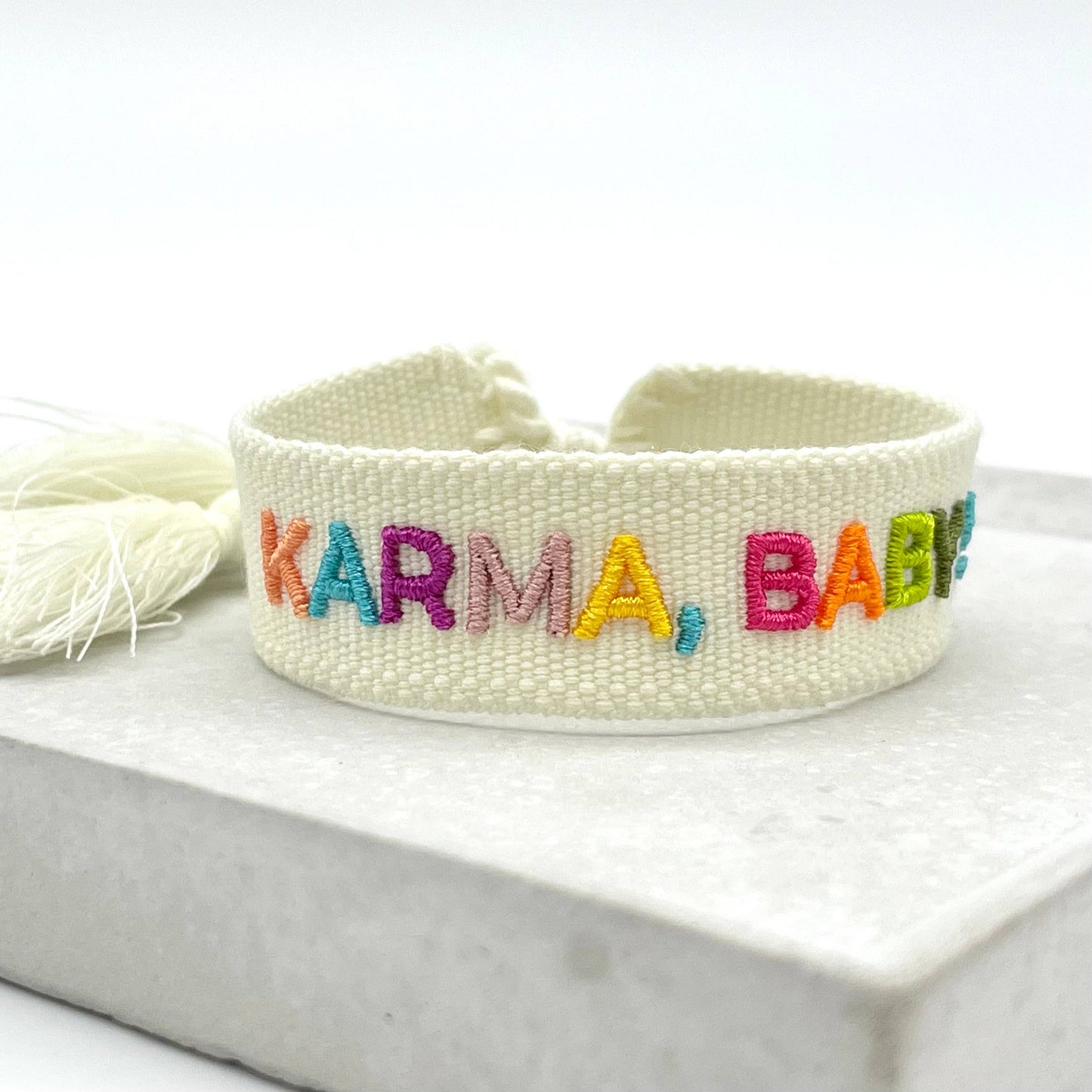 KARMA, BABY!  Statement Armband gewebt, bestickt