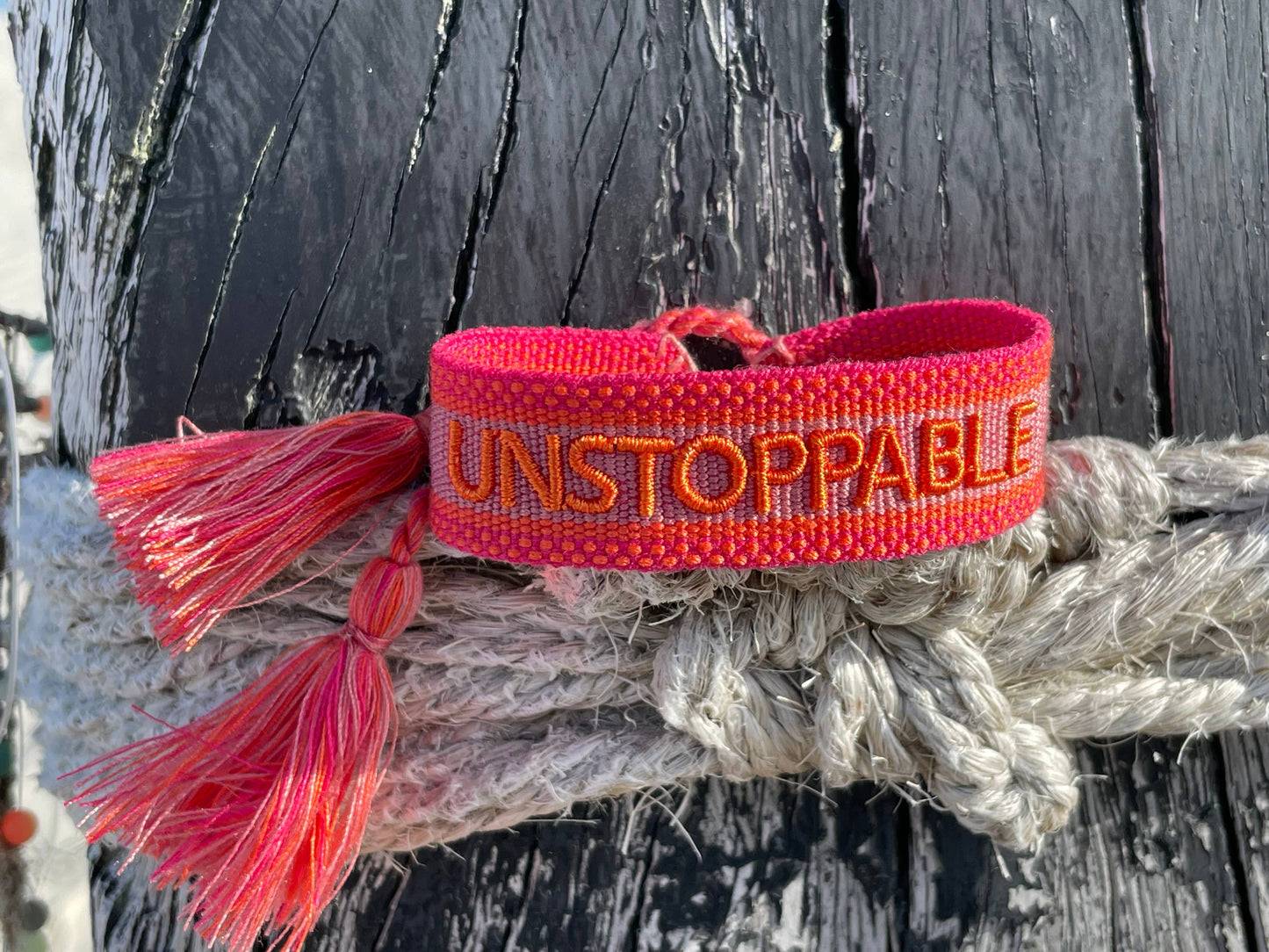 UNSTOPPABLE Statement Armband gewebt, bestickt