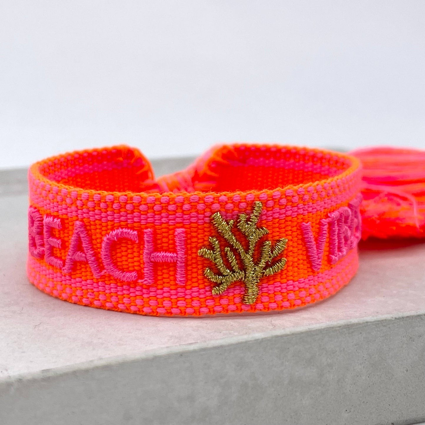 BEACH VIBES Statement Armband gewebt, bestickt
