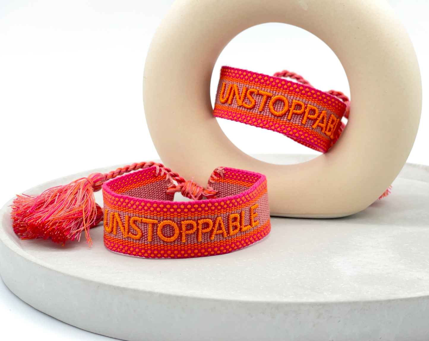 UNSTOPPABLE Statement Armband gewebt, bestickt