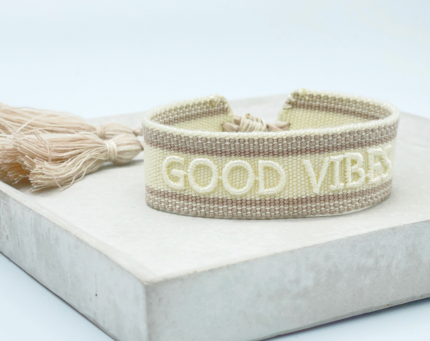 GOOD VIBES Statement Armband gewebt, bestickt