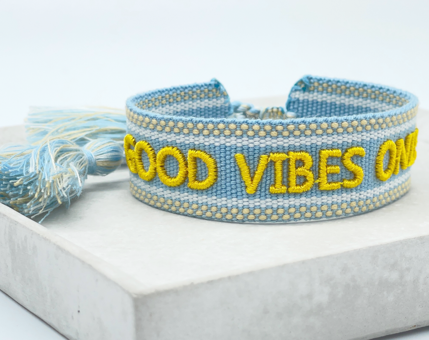 GOOD VIBES ONLY Statement Armband gewebt, bestickt