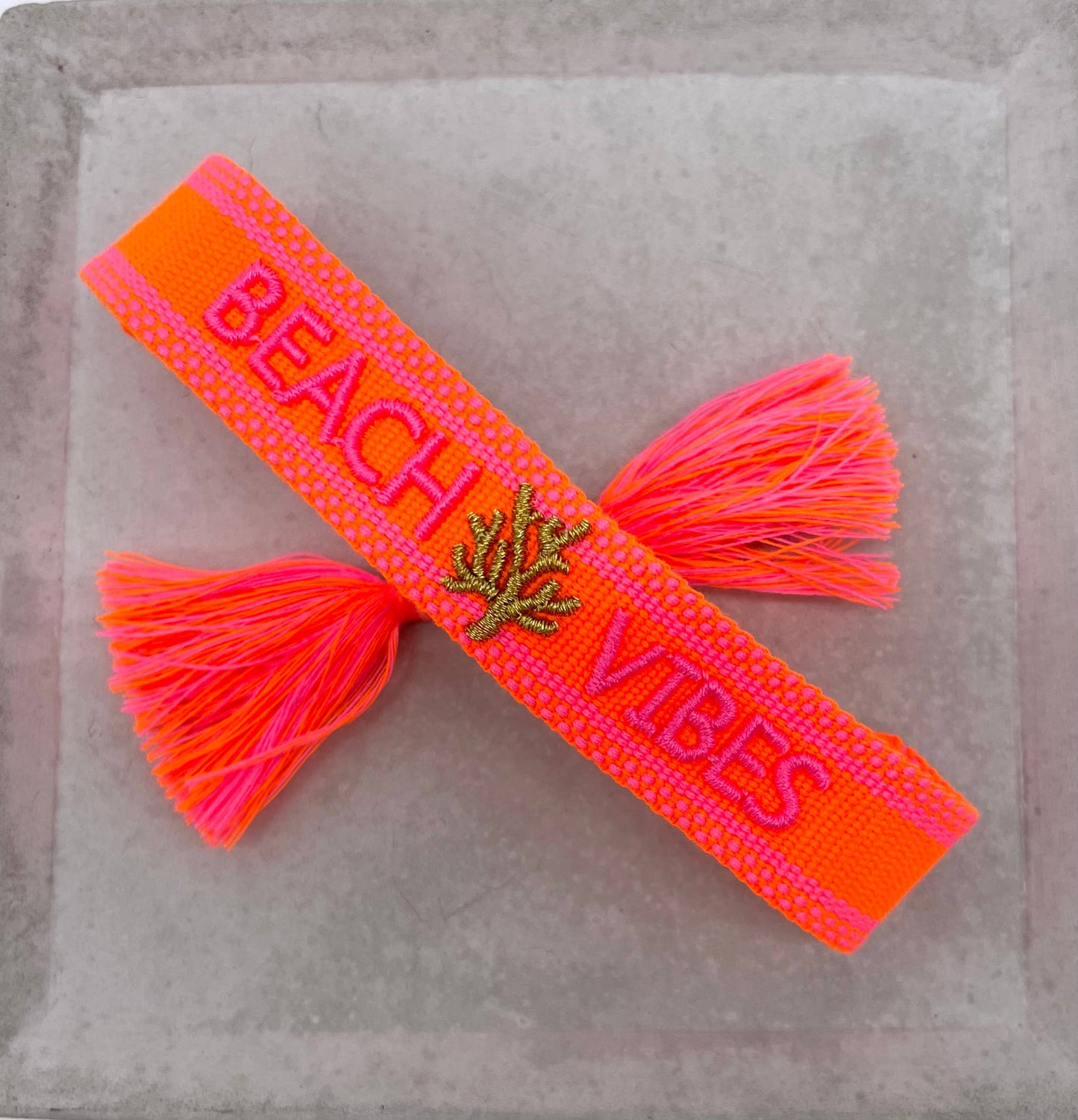 BEACH VIBES Statement Armband gewebt, bestickt