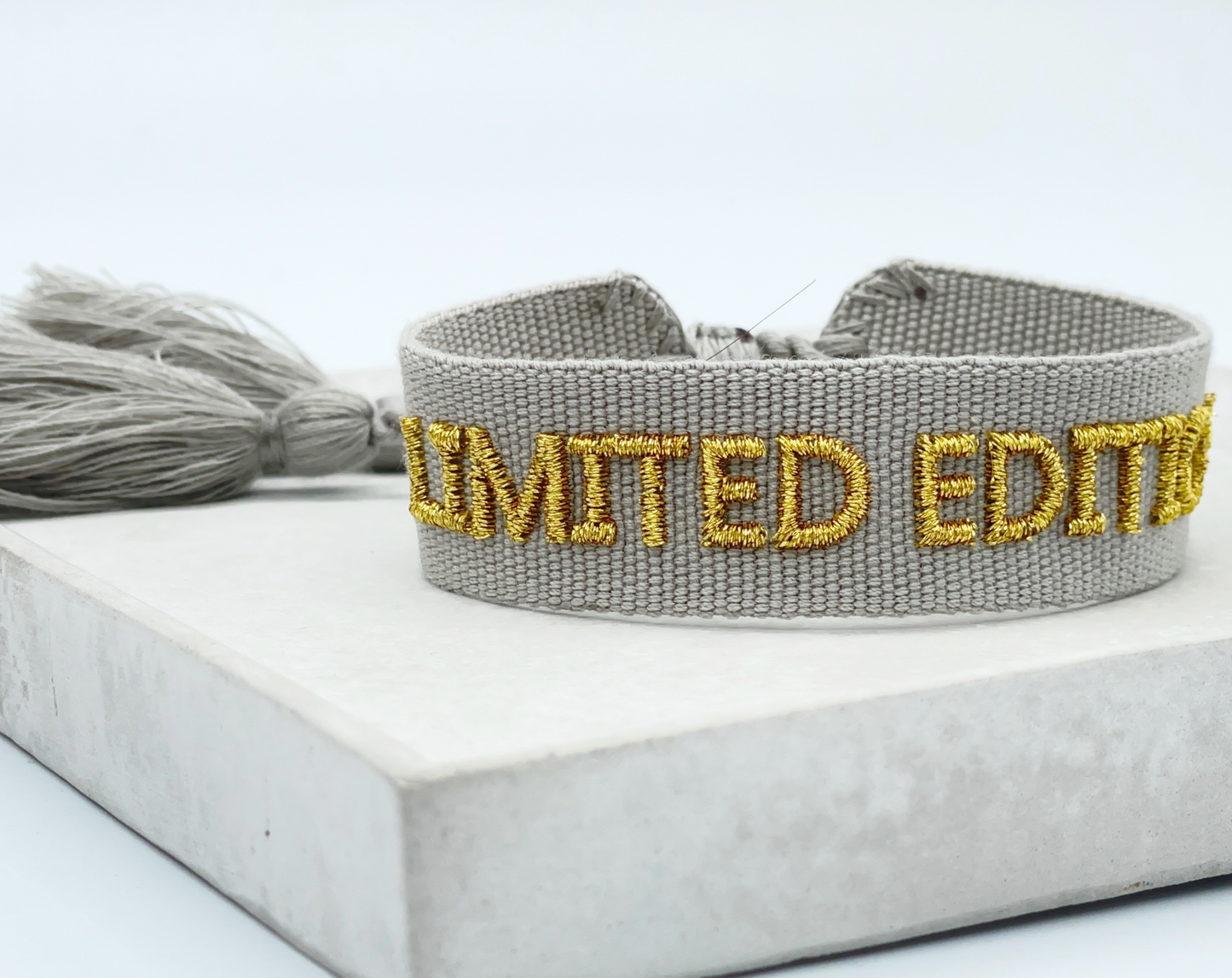 LIMITED EDITION Statement Armband gewebt, bestickt