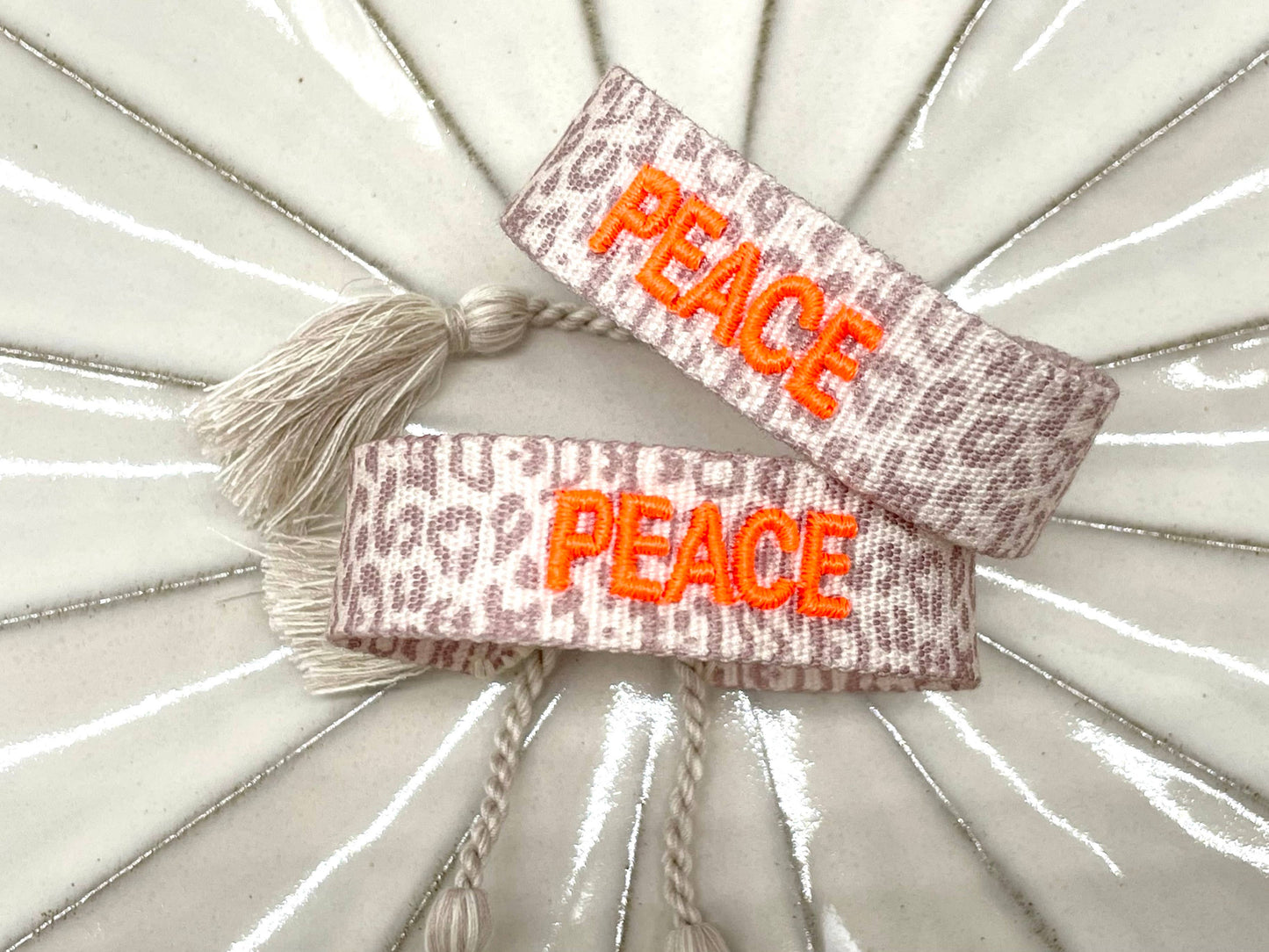 PEACE Statement Armband gewebt, bestickt